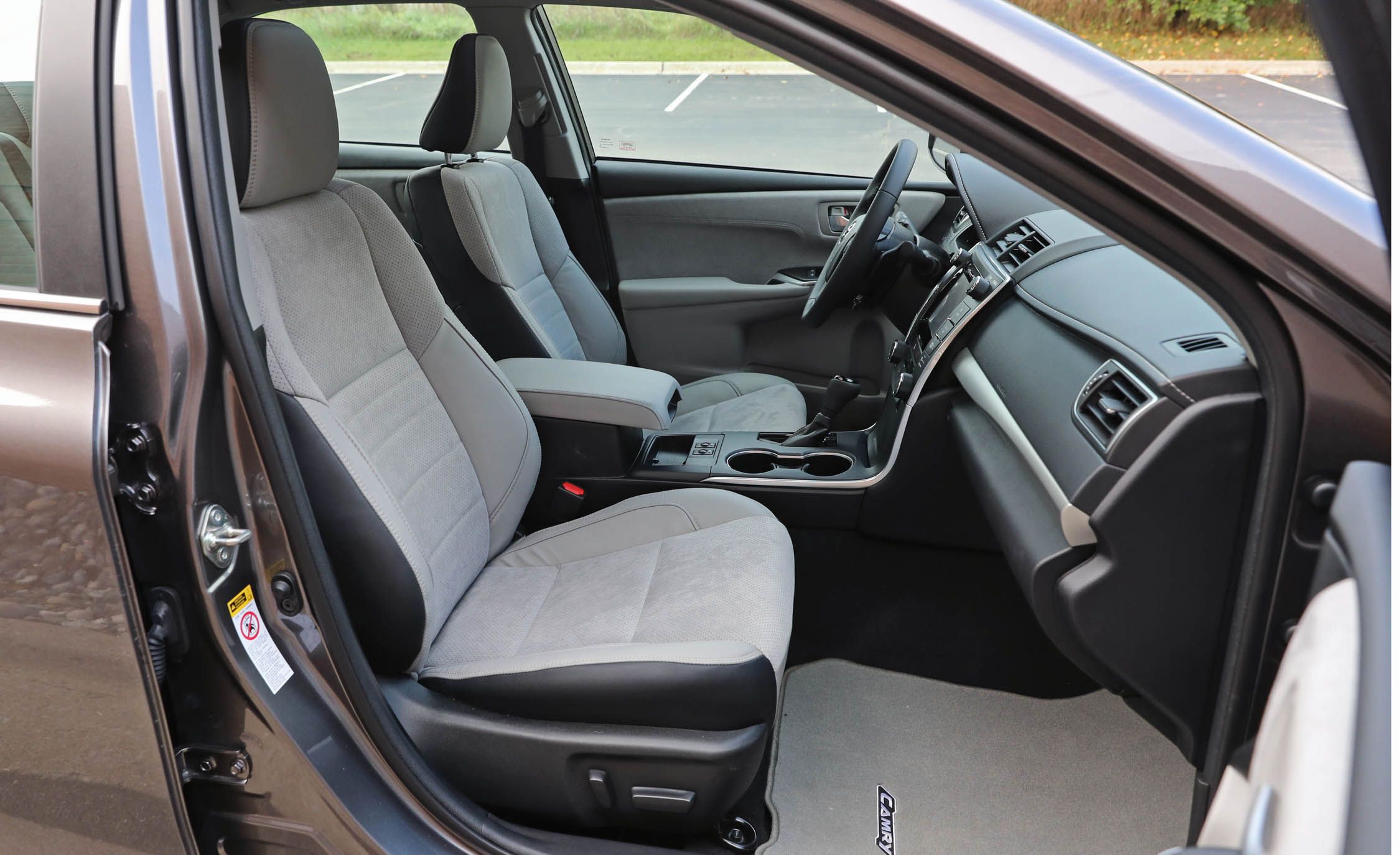 2017 Toyota Camry Interior Seats Front (View 20 of 37)