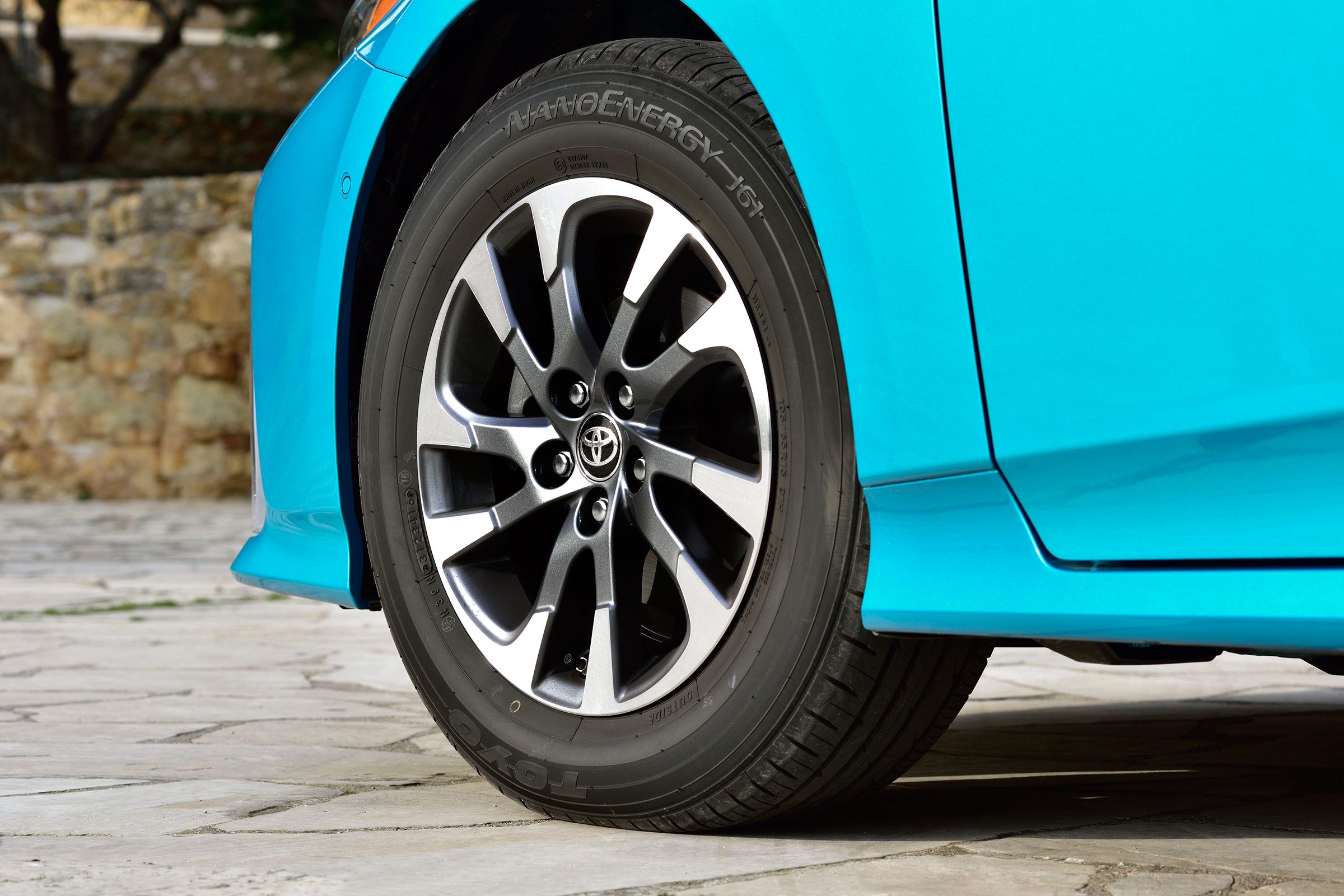 2017 Toyota Prius Blue Exterior View Wheel Trim (View 60 of 64)