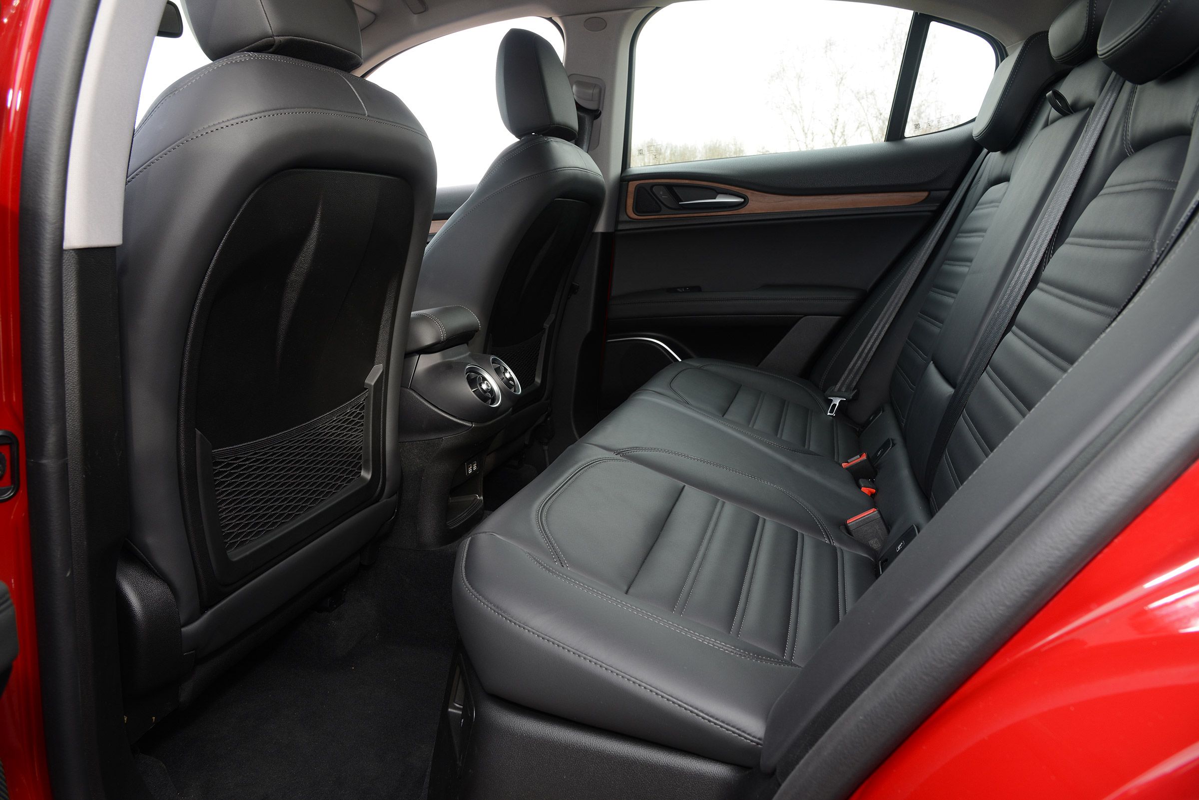 2017 Alfa Romeo Stelvio Interior Seats Rear (View 9 of 23)