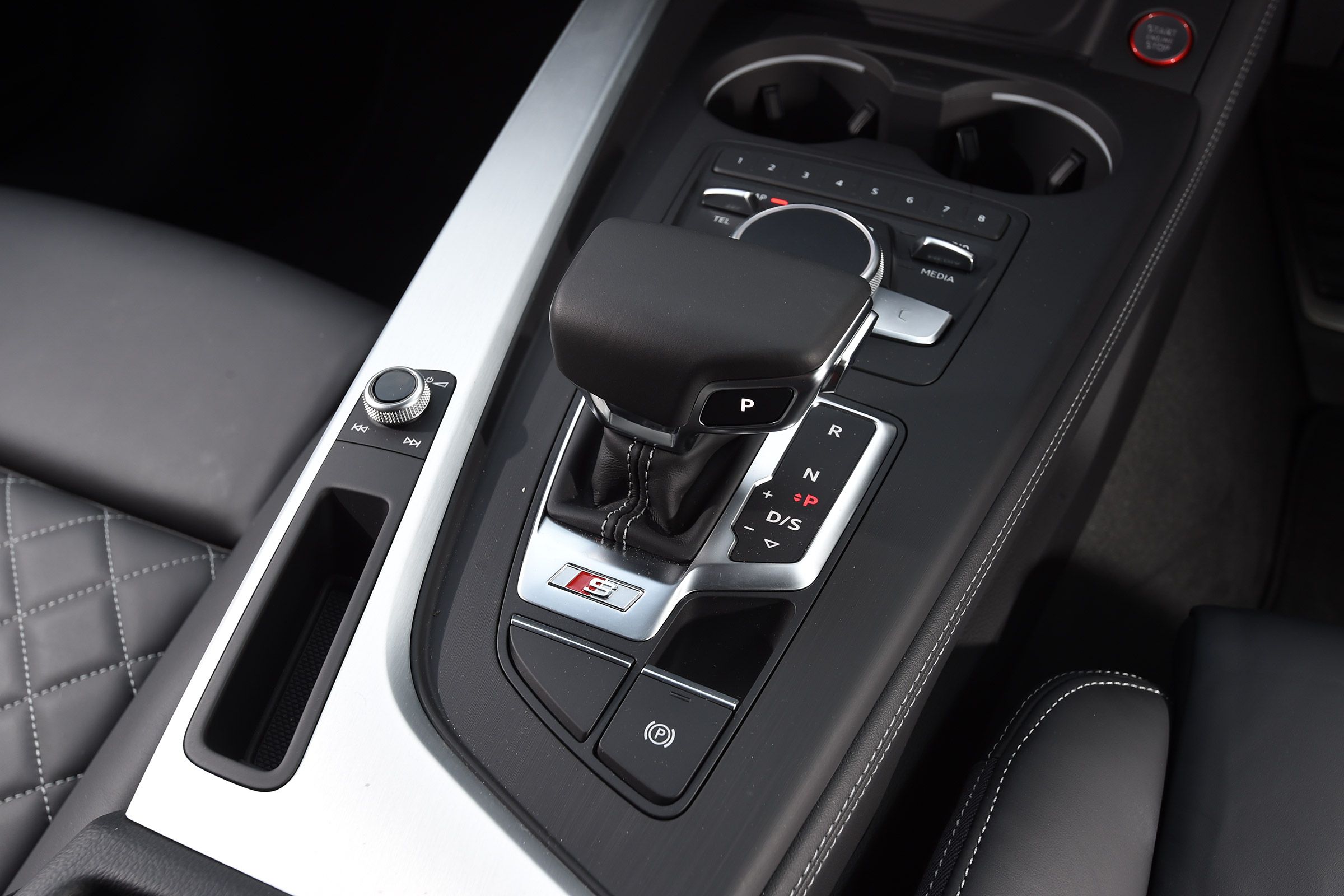 2017 Audi S4 Avant Interior View Gear Shift Knob (View 8 of 17)