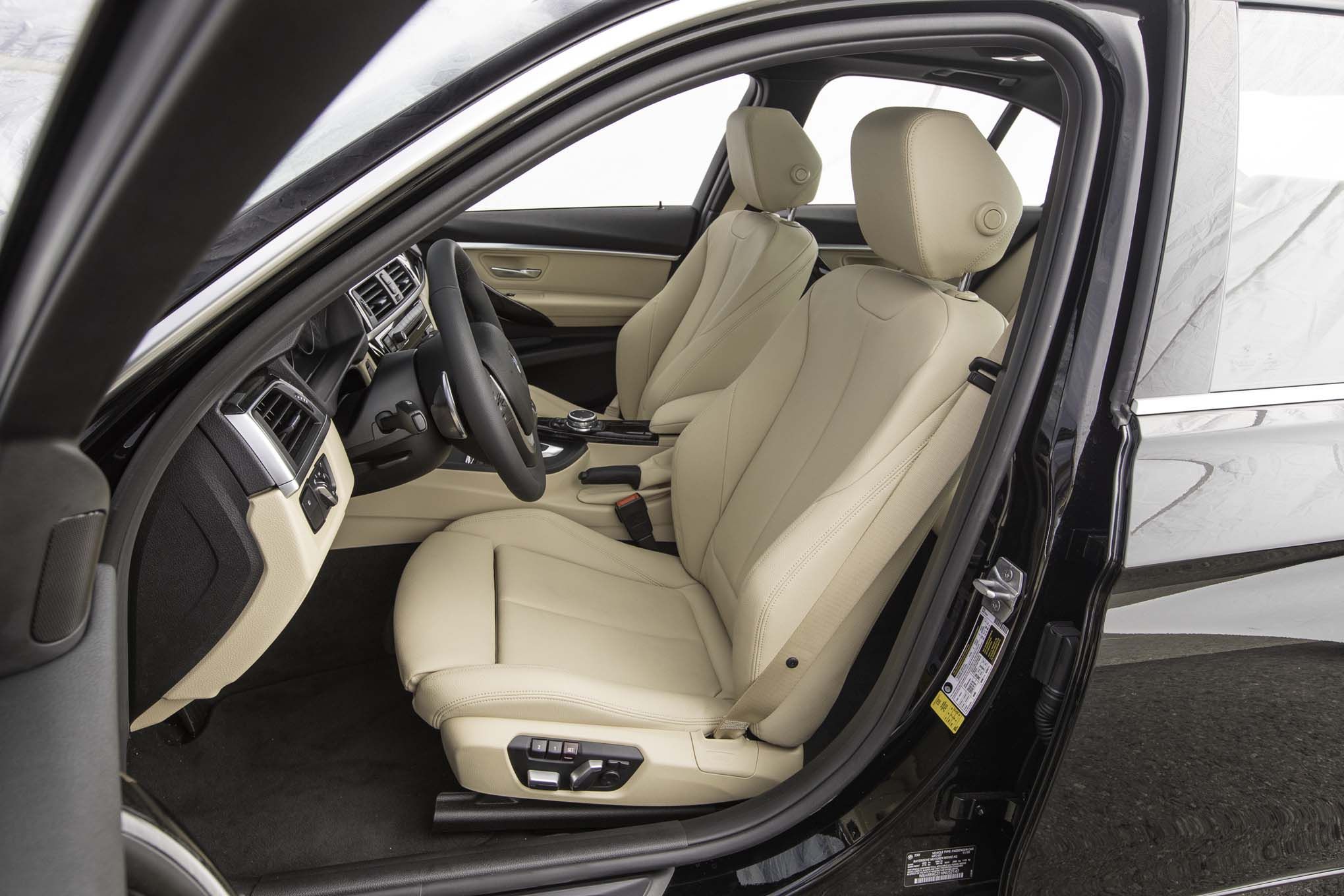 2017 BMW 330i Sedan Interior Seats Front (View 52 of 59)