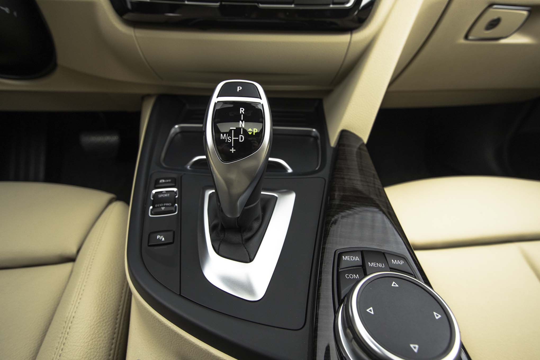 2017 BMW 330i Sedan Interior View Gear Shift Knob (View 53 of 59)