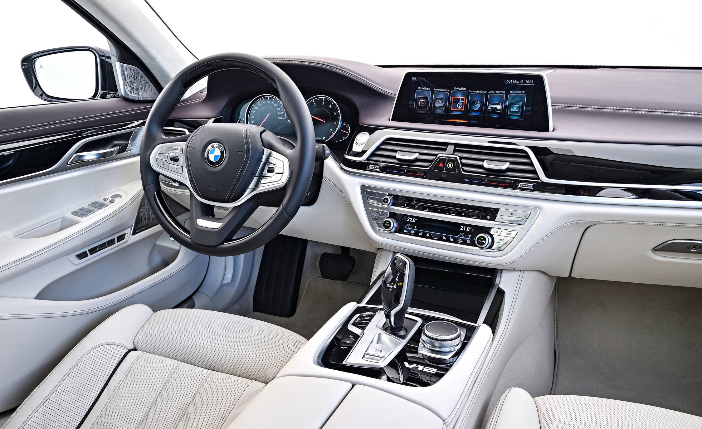 2017 BMW M760Li XDrive Interior Cockpit Steering And Dash (View 73 of 76)