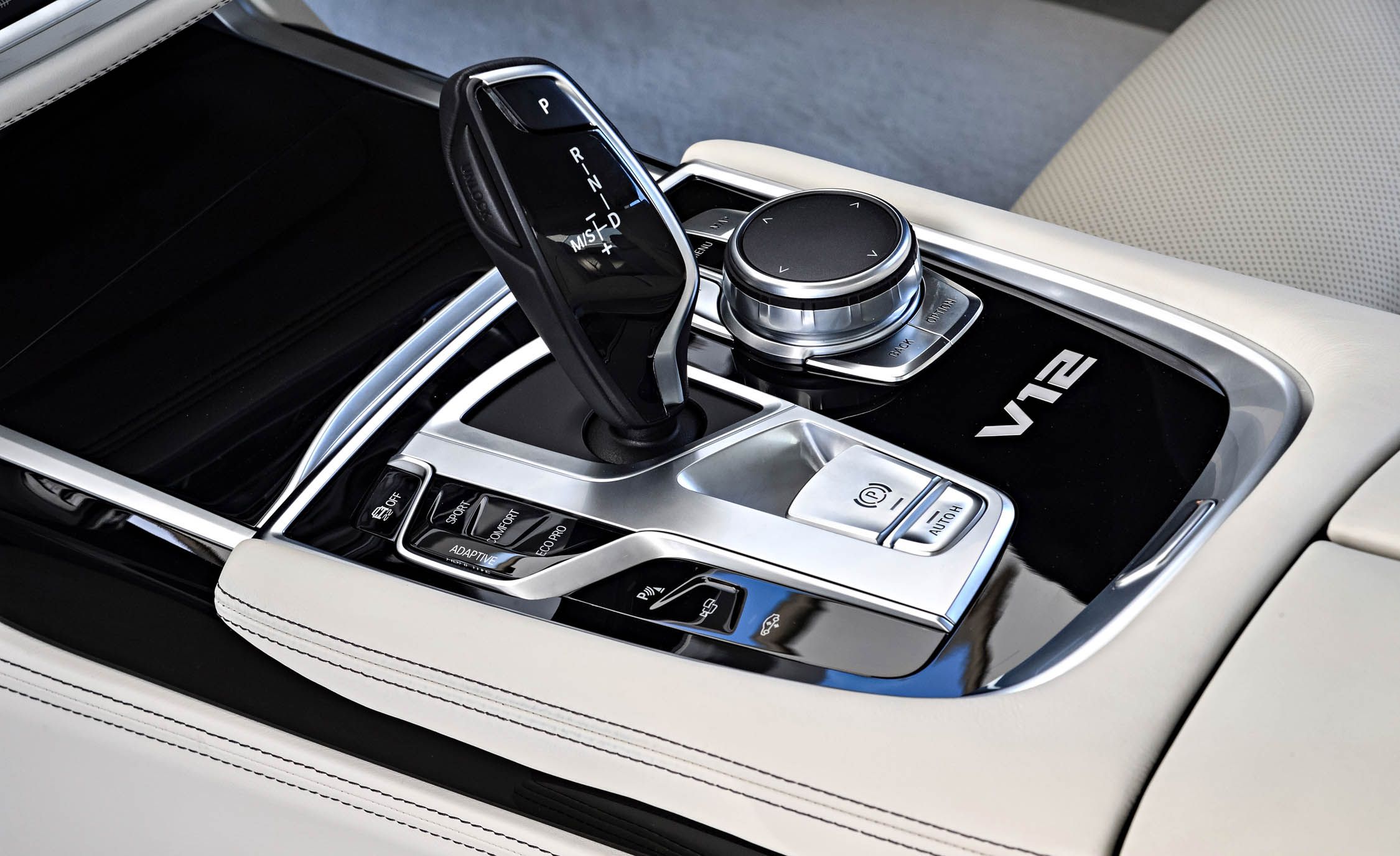 2017 BMW M760Li XDrive Interior View Gear Shift Knob (View 76 of 76)