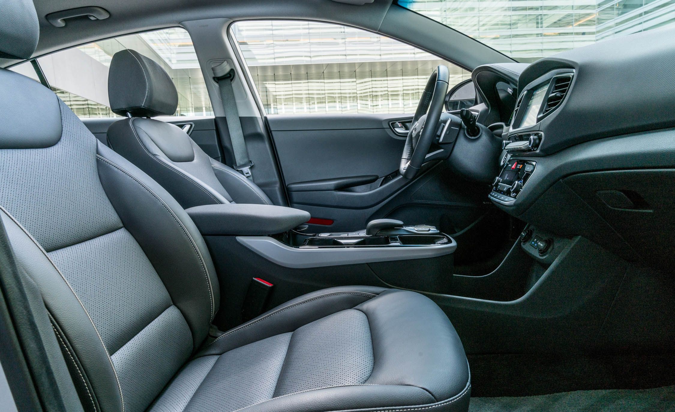 2017 Hyundai Ioniq Electric Interior Seats Front (View 49 of 67)