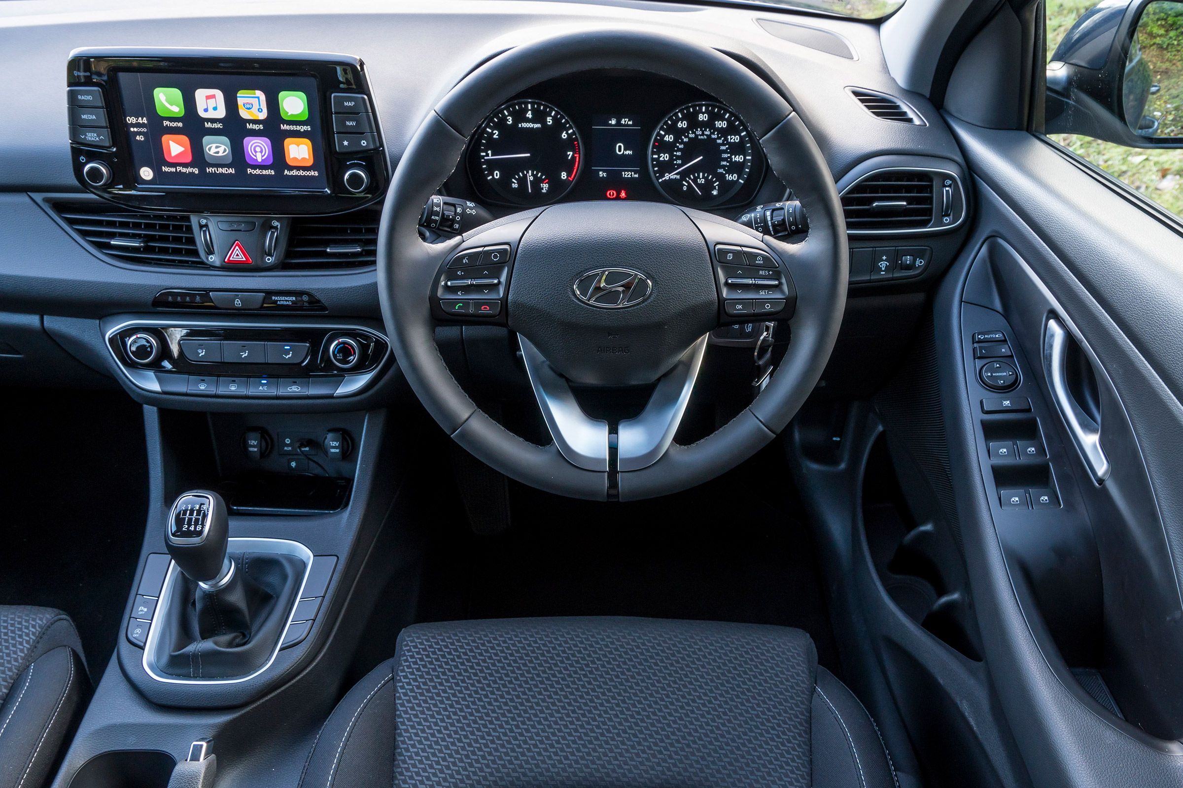 2017 Hyundai I30 Interior Steering And Speedometer (View 16 of 23)