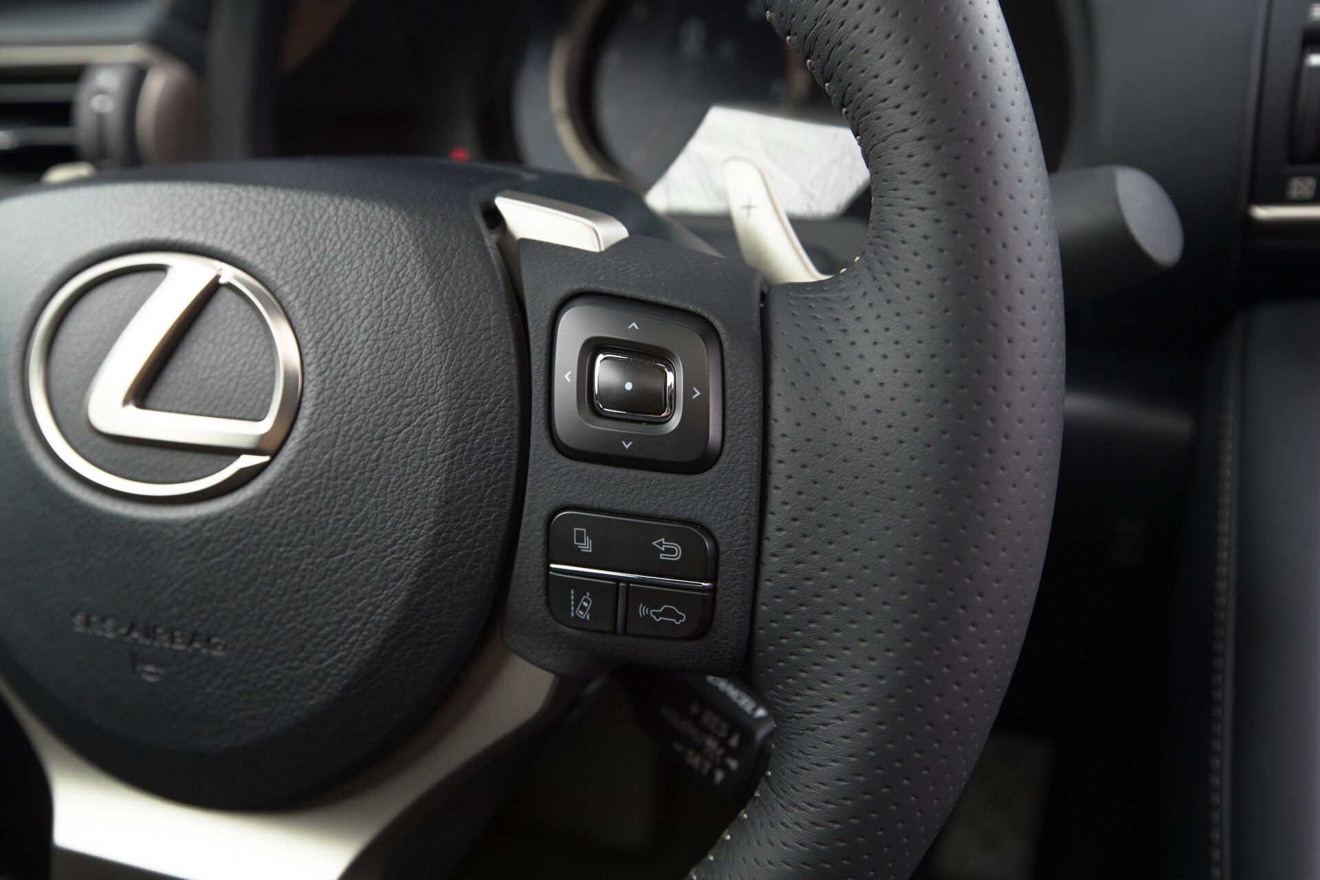 2017 Lexus Is 200t Steering Wheel Controls 02 (Gallery 39 of 51)