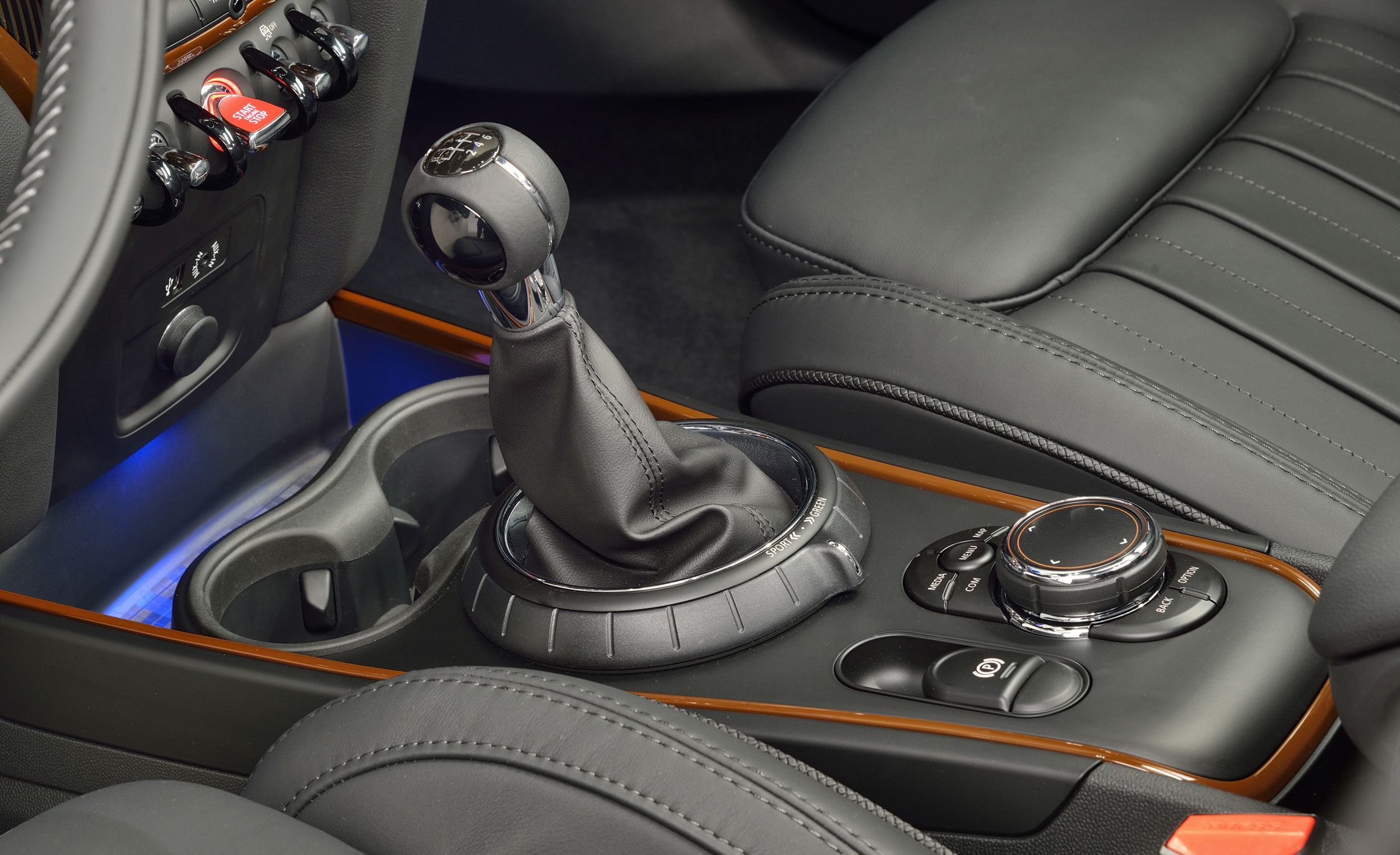 2017 Mini Countryman Cooper S All4 Interior View Gear Shift Knob (View 57 of 61)