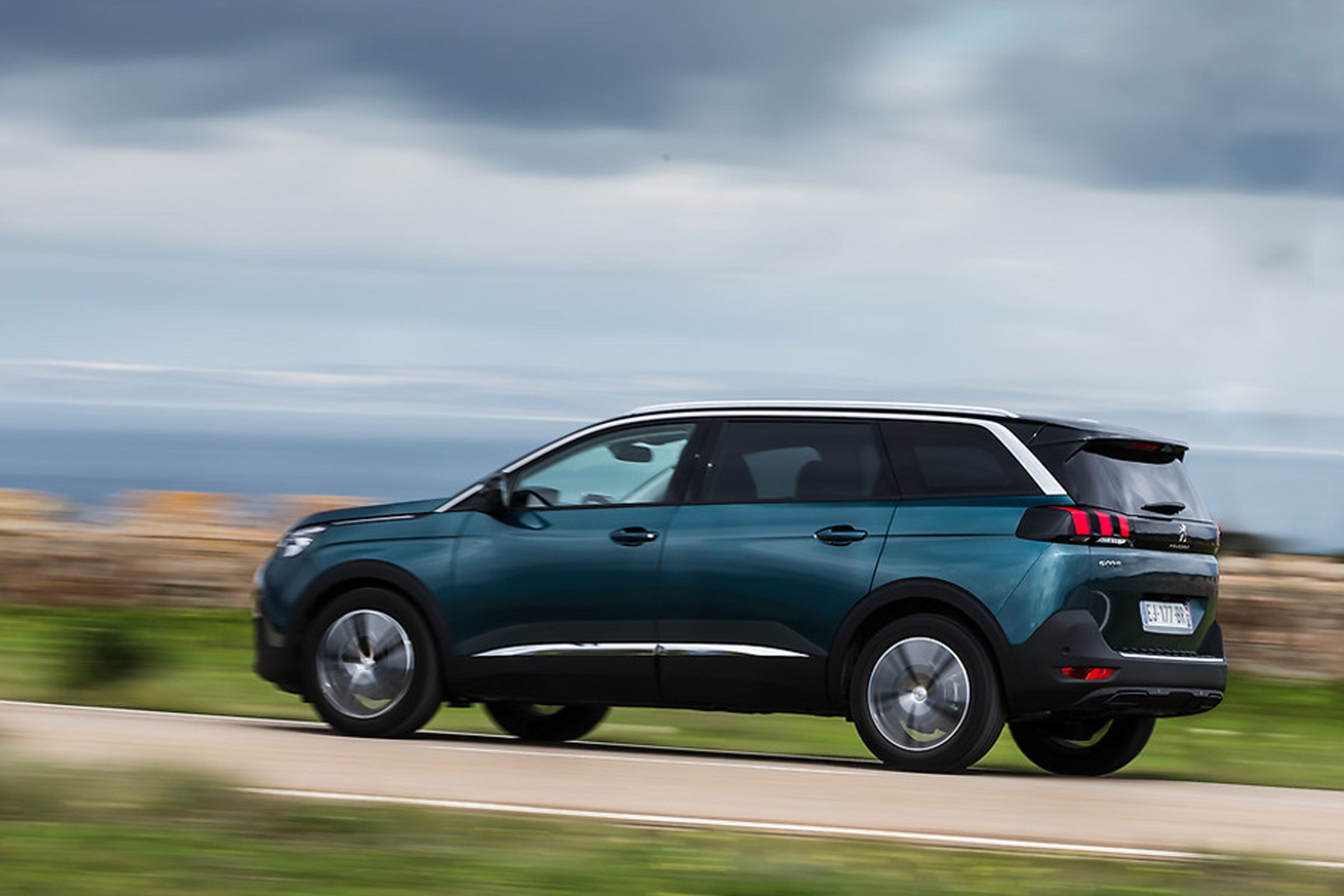 2017 Peugeot 5008 SUV Test Drive Side View (View 18 of 18)