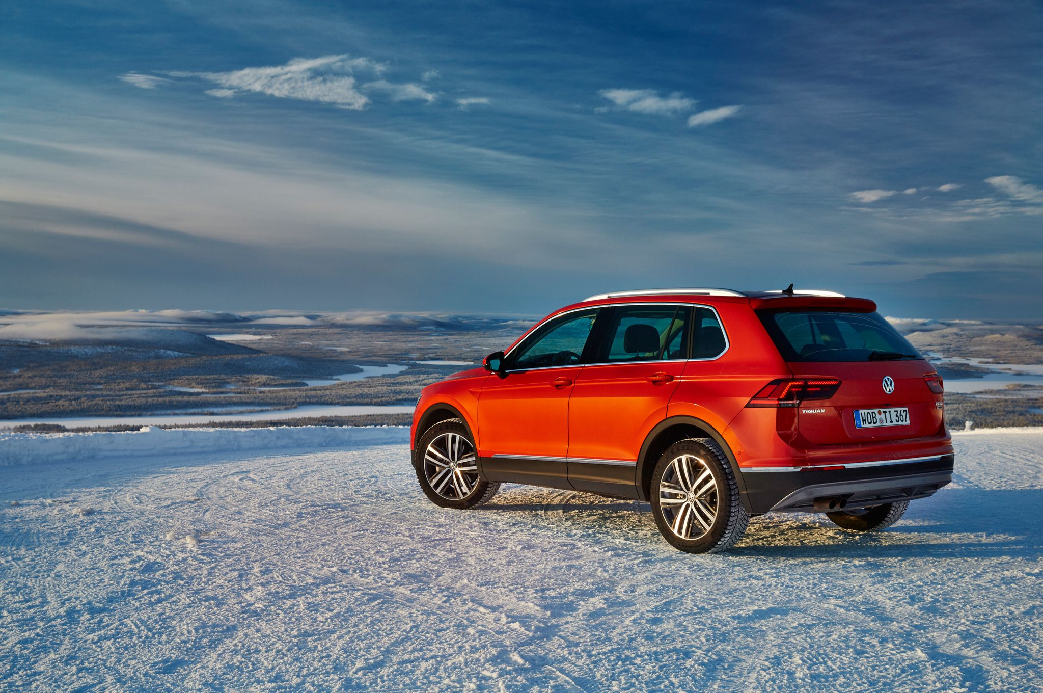 2017 Volkswagen Tiguan Exterior Side And Rear (View 23 of 27)