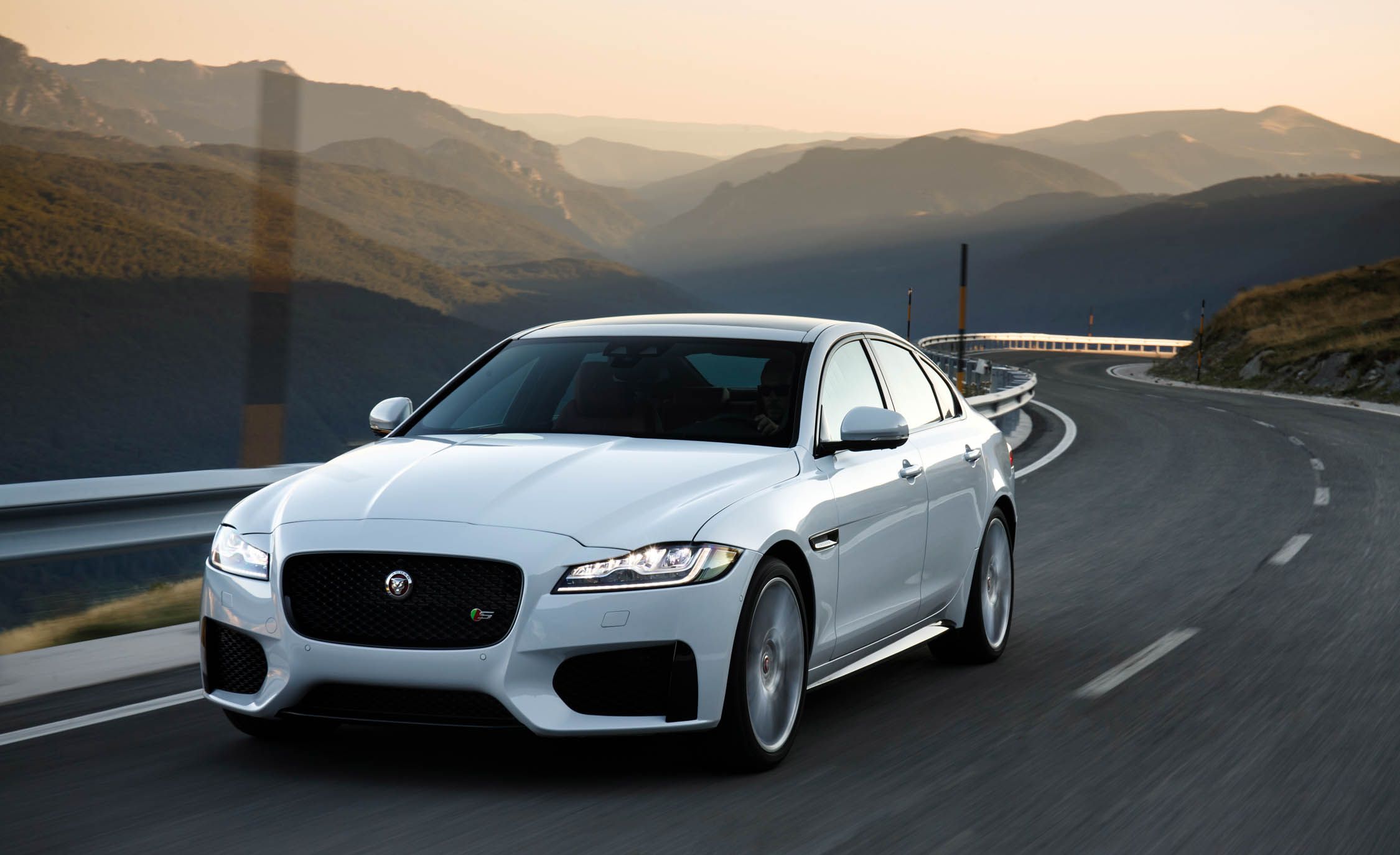 2018 Jaguar XF White Test Drive Front View (View 1 of 3)