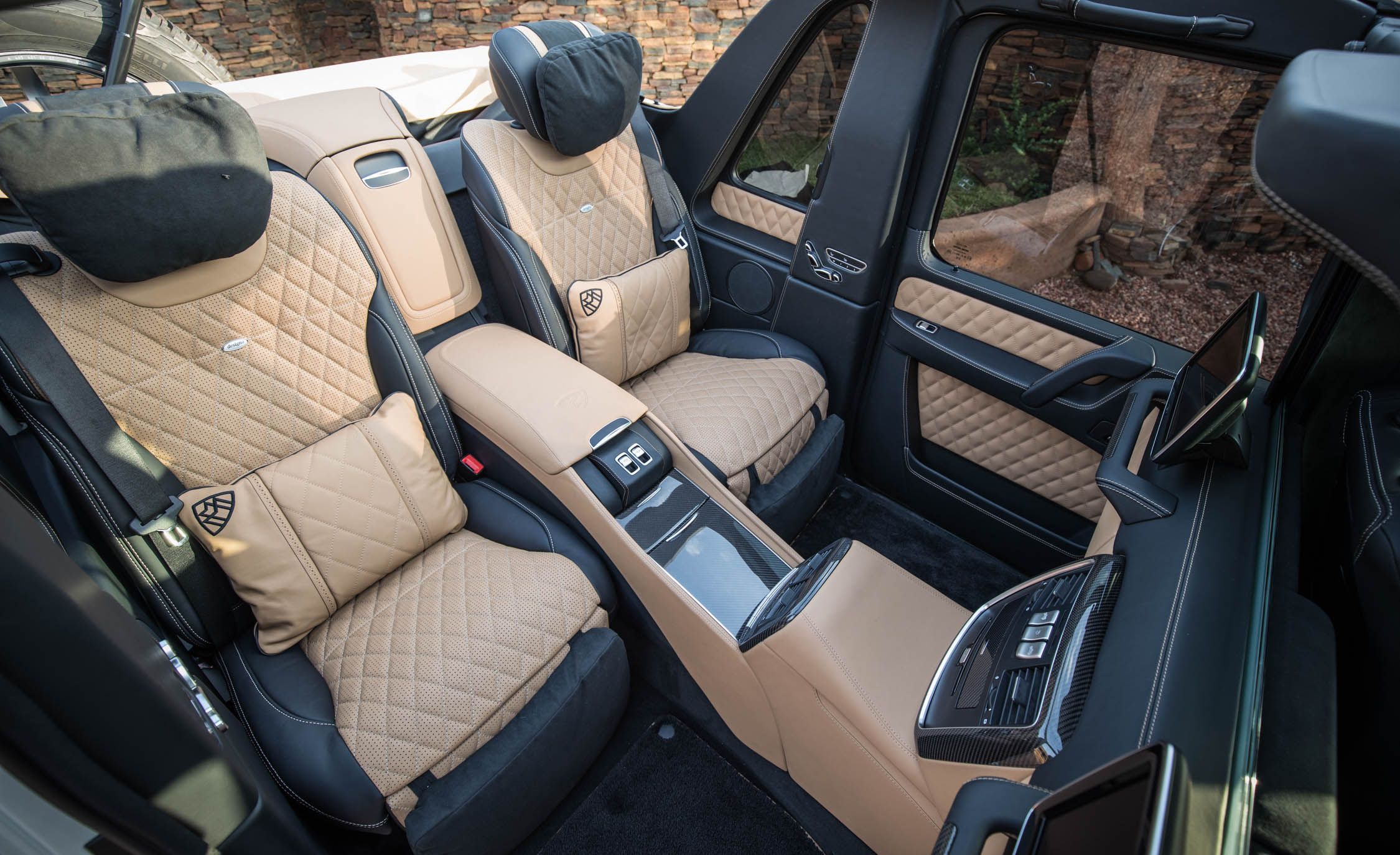 2018 Mercedes Maybach G650 Landaulet Interior Seats Rear Passengers (View 34 of 52)