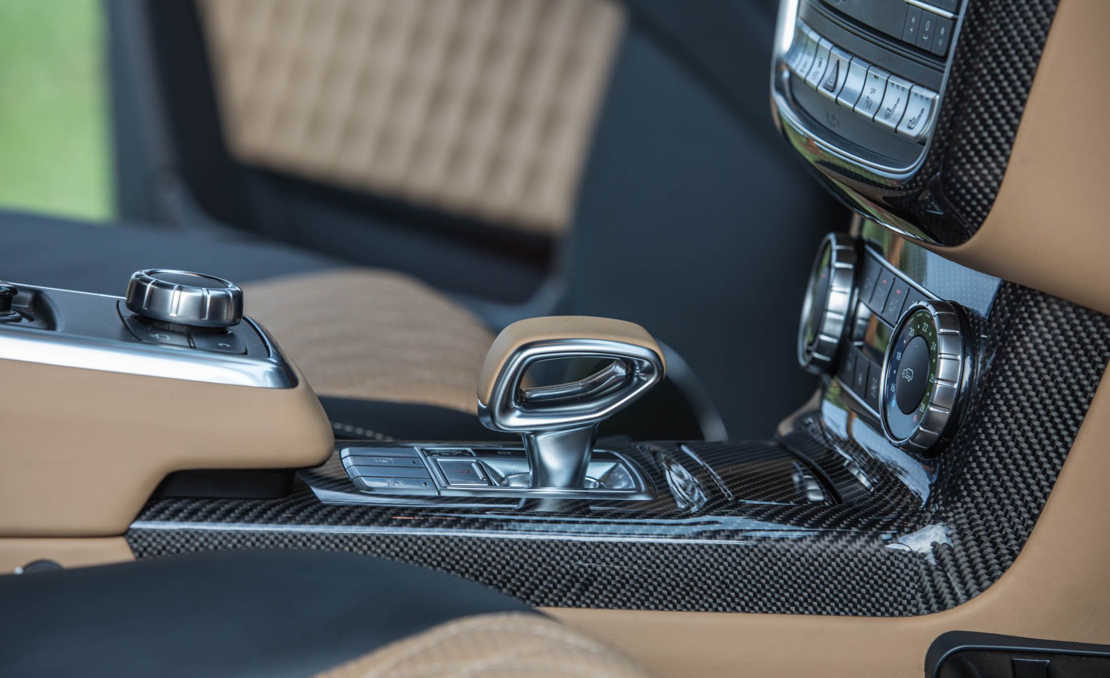 2018 Mercedes Maybach G650 Landaulet Interior View Gear Shifter (View 30 of 52)