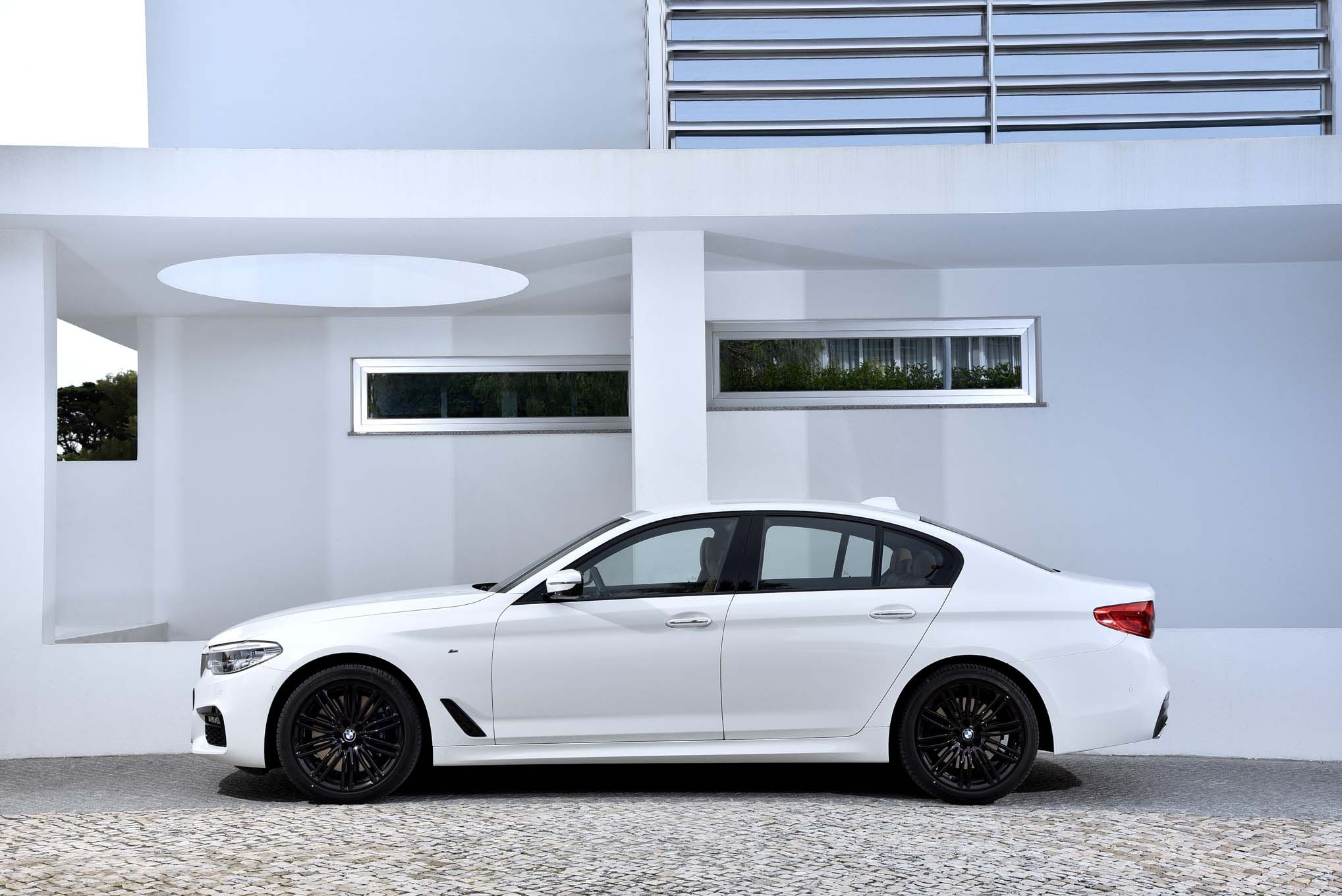 2017 BMW 540i M Sport Exterior Side White Metallic (View 25 of 35)