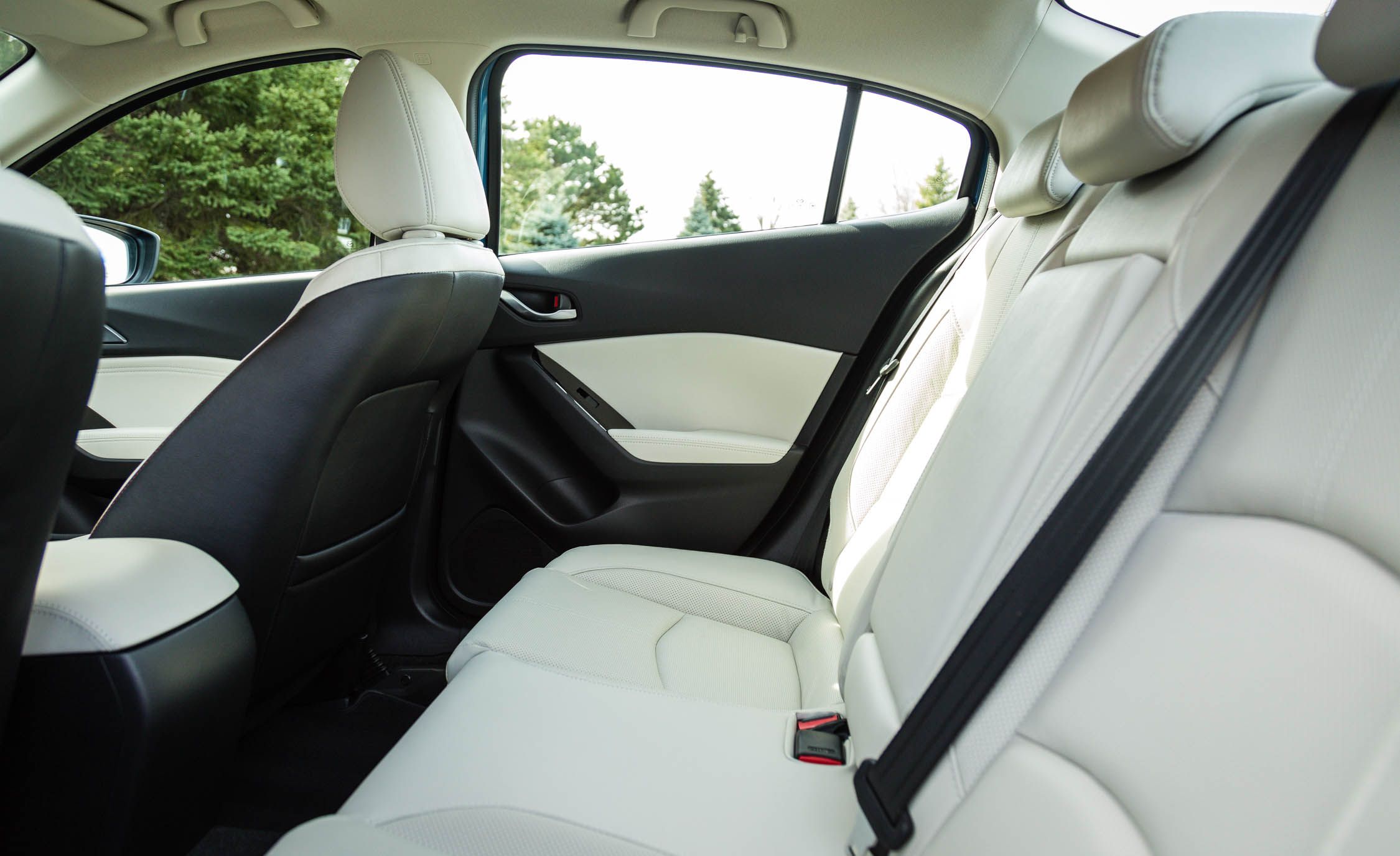2017 Mazda 3 Grand Touring Sedan Interior Seats Rear Passengers (View 31 of 51)