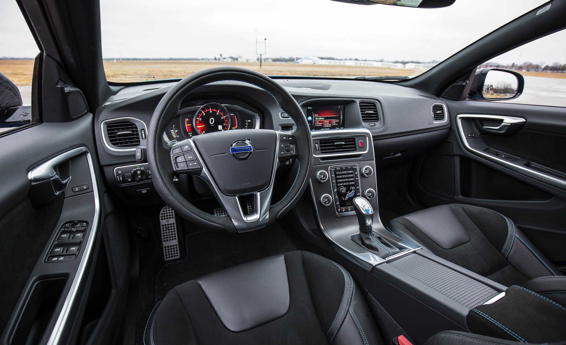 2017 Volvo V60 Polestar Interior Cockpit And Dash (View 52 of 53)