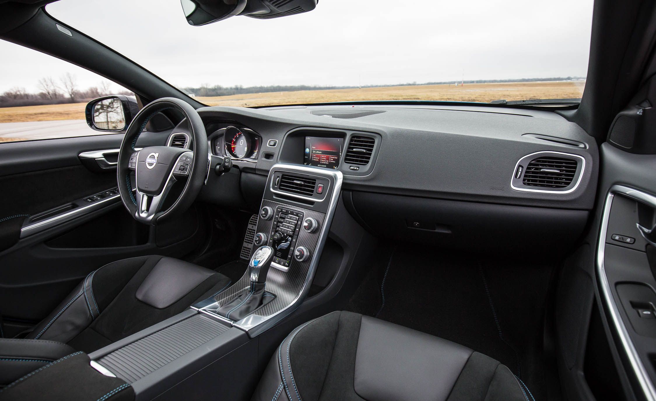 2017 Volvo V60 Polestar Interior Dashboard (View 48 of 53)