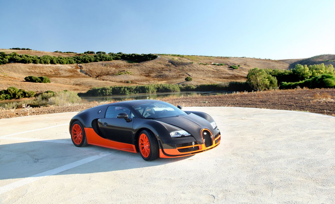Bugatti Veyron  (View 2 of 39)
