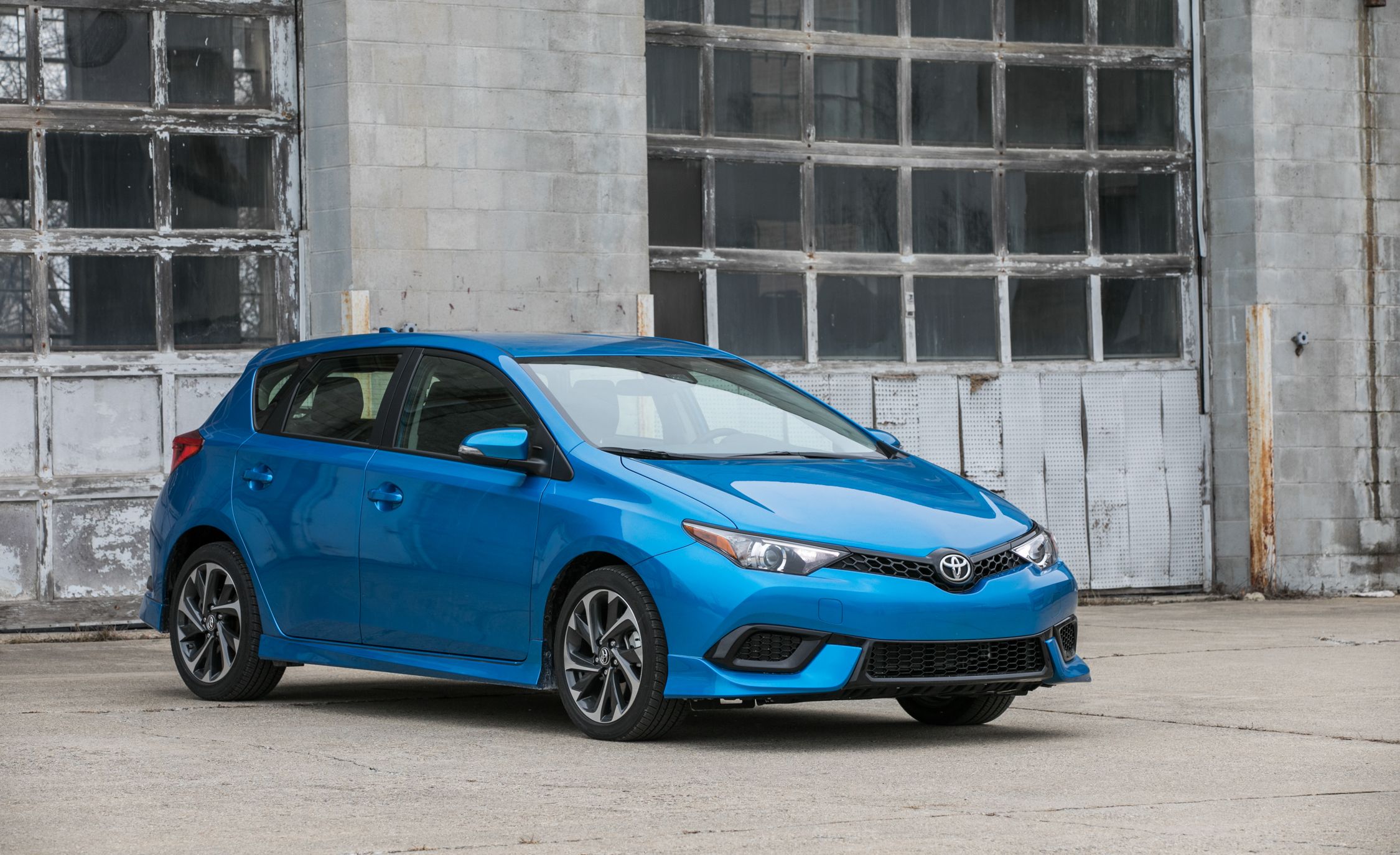 2017 Toyota Corolla Im Hatchback Exterior Front And Side (View 7 of 52)