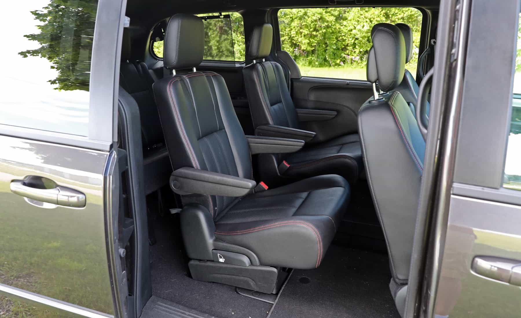 2017 Dodge Grand Caravan Interior Seats Second Row Rear (View 31 of 47)
