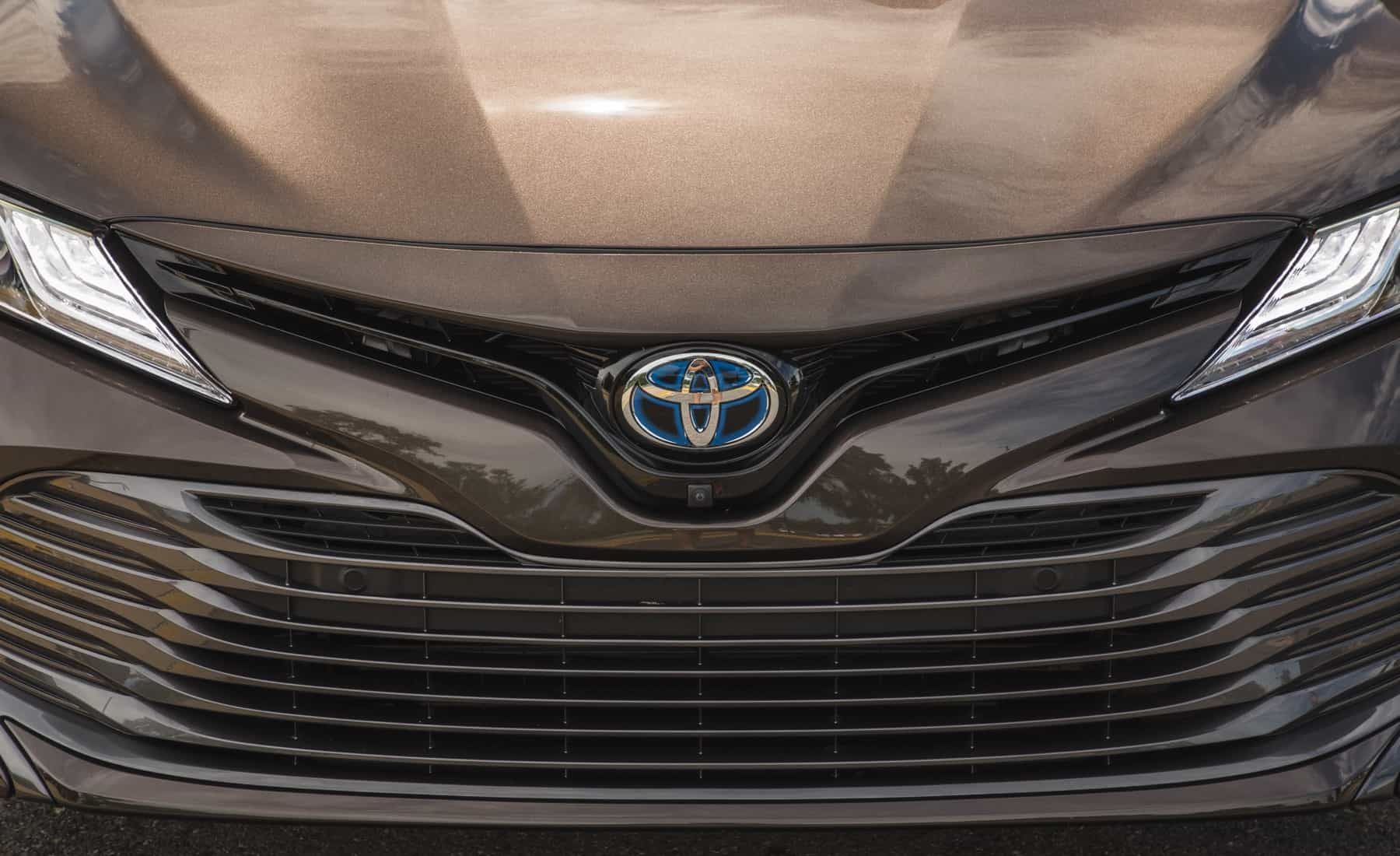 2018 Toyota Camry Hybrid XLE Exterior View Front Grille (View 41 of 41)