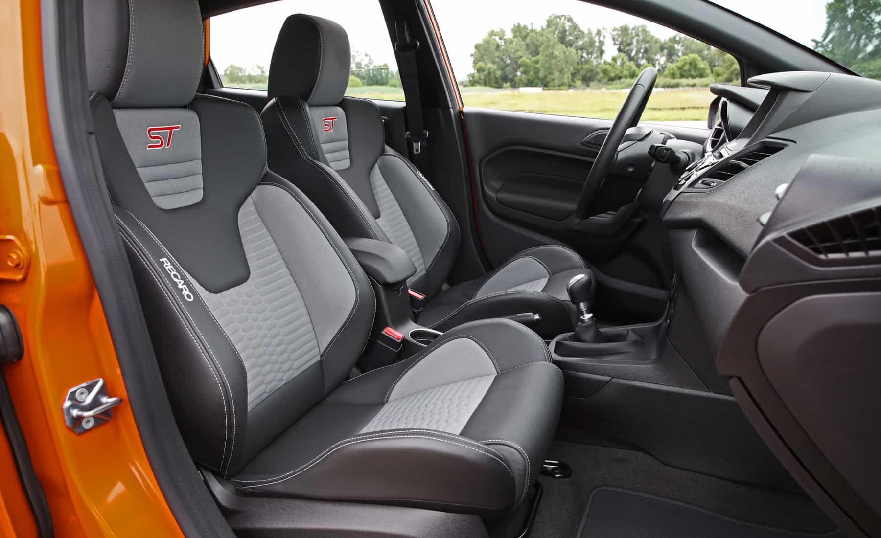 2017 Ford Fiesta ST Interior Seats Front (View 32 of 47)