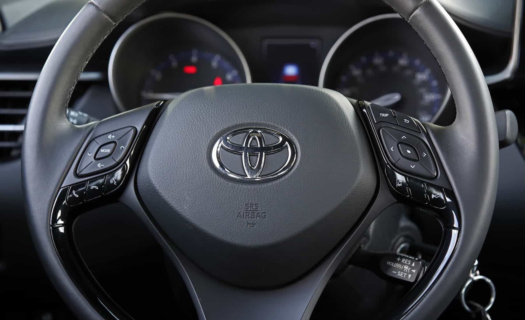 2018 Toyota C Hr Xle Premium Interior View Steering Details (View 2 of 52)