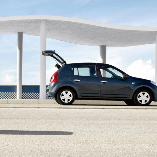 2009 Dacia Sandero Review (Photo 7 of 9)