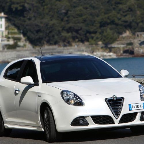 2011 Alfa Romeo Giulietta Review (Photo 23 of 26)