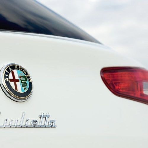 2011 Alfa Romeo Giulietta Review (Photo 2 of 26)