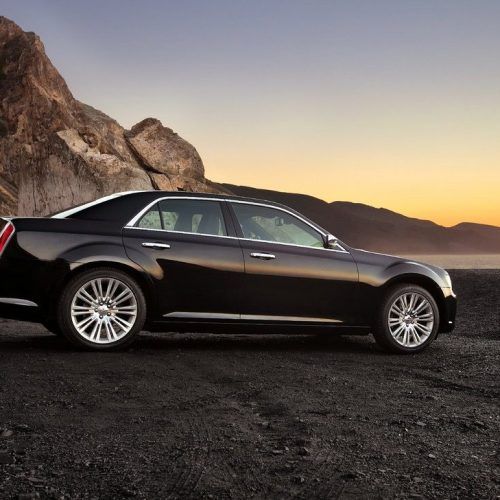 2011 Chrysler 300 Review (Photo 8 of 10)