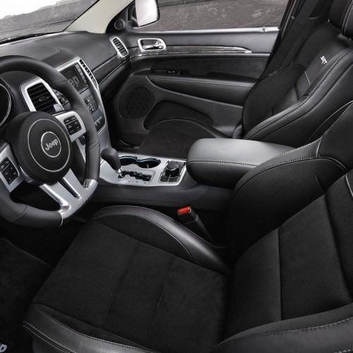 2012 Jeep Grand Cherokee SRT8 Review (Photo 17 of 21)