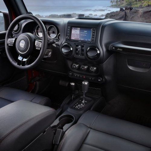 2012 Jeep Wrangler Unlimited Altitude Review (Photo 4 of 6)
