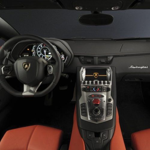 2012 Lamborghini Aventador LP700-4 Review (Photo 9 of 13)
