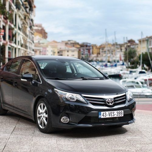 2012 Toyota Avensis Review (Photo 2 of 11)