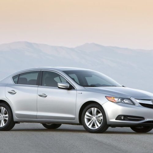 2013 Acura ILX Review (Photo 2 of 23)