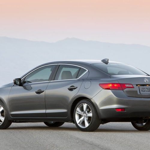 2013 Acura ILX Review (Photo 14 of 23)