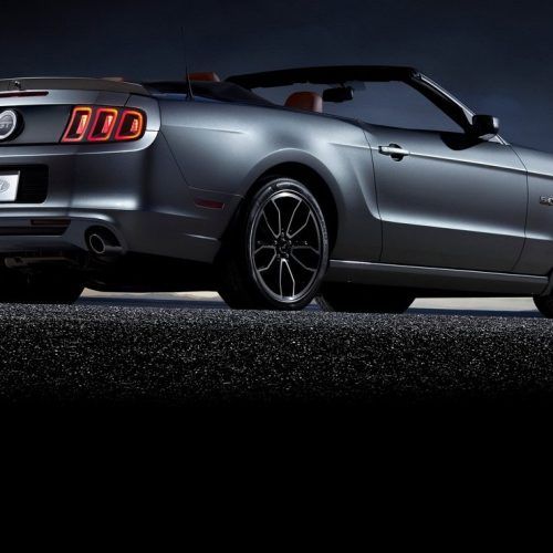 2013 Ford Mustang GT Aggressive Car Review (Photo 5 of 7)