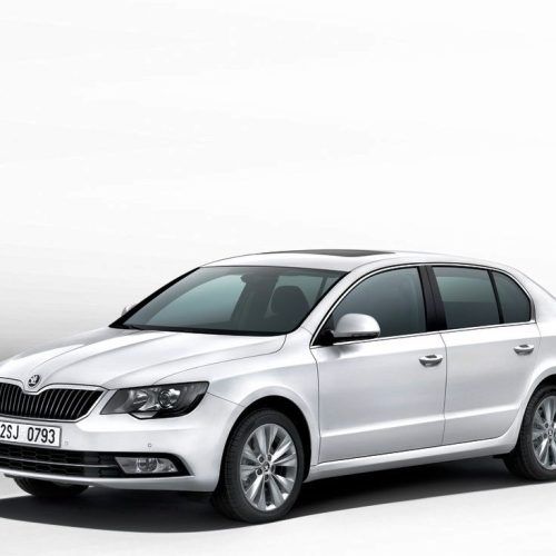 2013 Skoda Superb Combi and Hatchback Review (Photo 5 of 5)