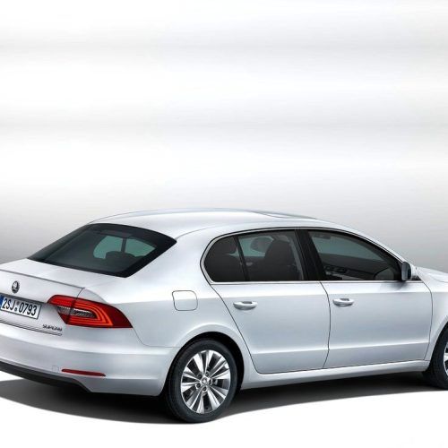 2013 Skoda Superb Combi and Hatchback Review (Photo 1 of 5)