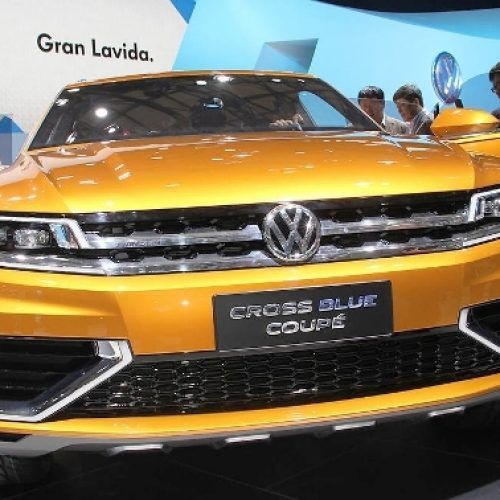 2013 Volkswagen CrossBlue Coupe Concept Review (Photo 1 of 8)
