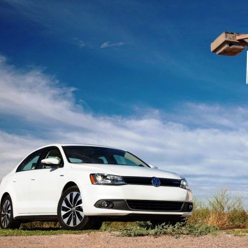 2013 Volkswagen Jetta Hybrid Review (Photo 2 of 9)