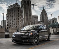 2013 Chrysler Town and Country S Review