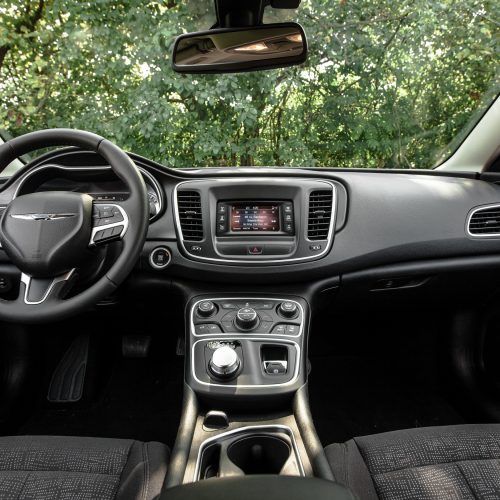 2015 Chrysler 200 Limited (Photo 11 of 19)