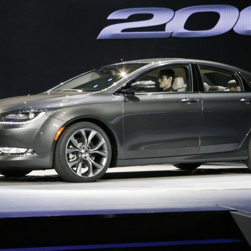 2015 Chrysler 200 (Photo 1 of 11)