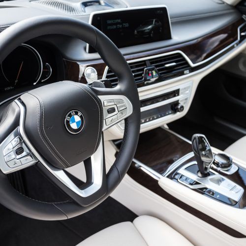 2016 BMW 750i xDrive (Photo 8 of 29)