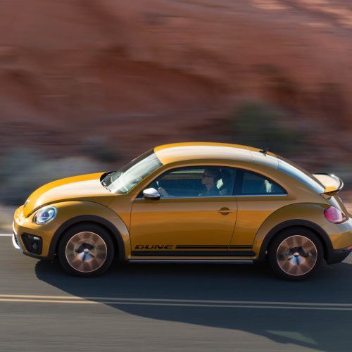 2016 Volkswagen Beetle Dune (Photo 13 of 32)