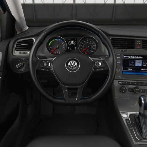 2016 Volkswagen e-Golf (Photo 8 of 11)