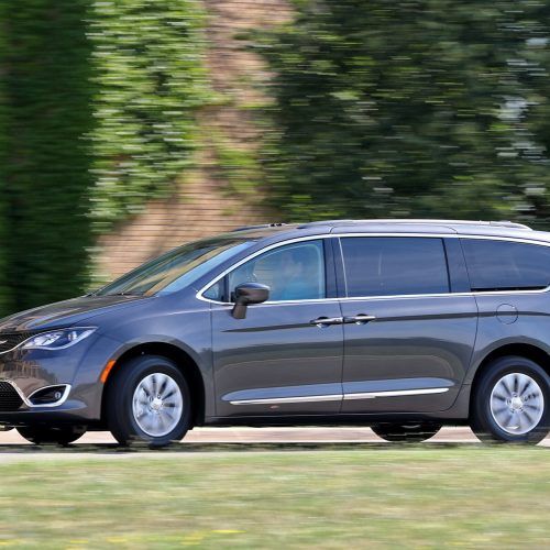 2017 Chrysler Pacifica (Photo 1 of 25)