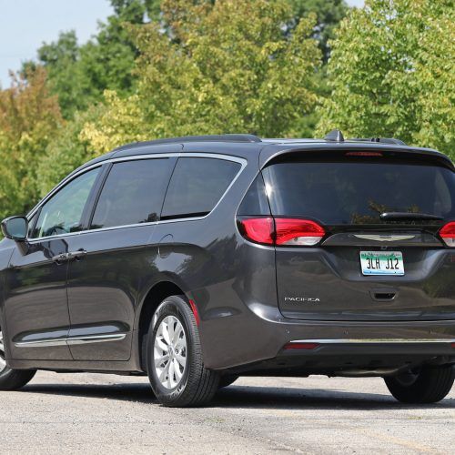 2017 Chrysler Pacifica (Photo 24 of 25)